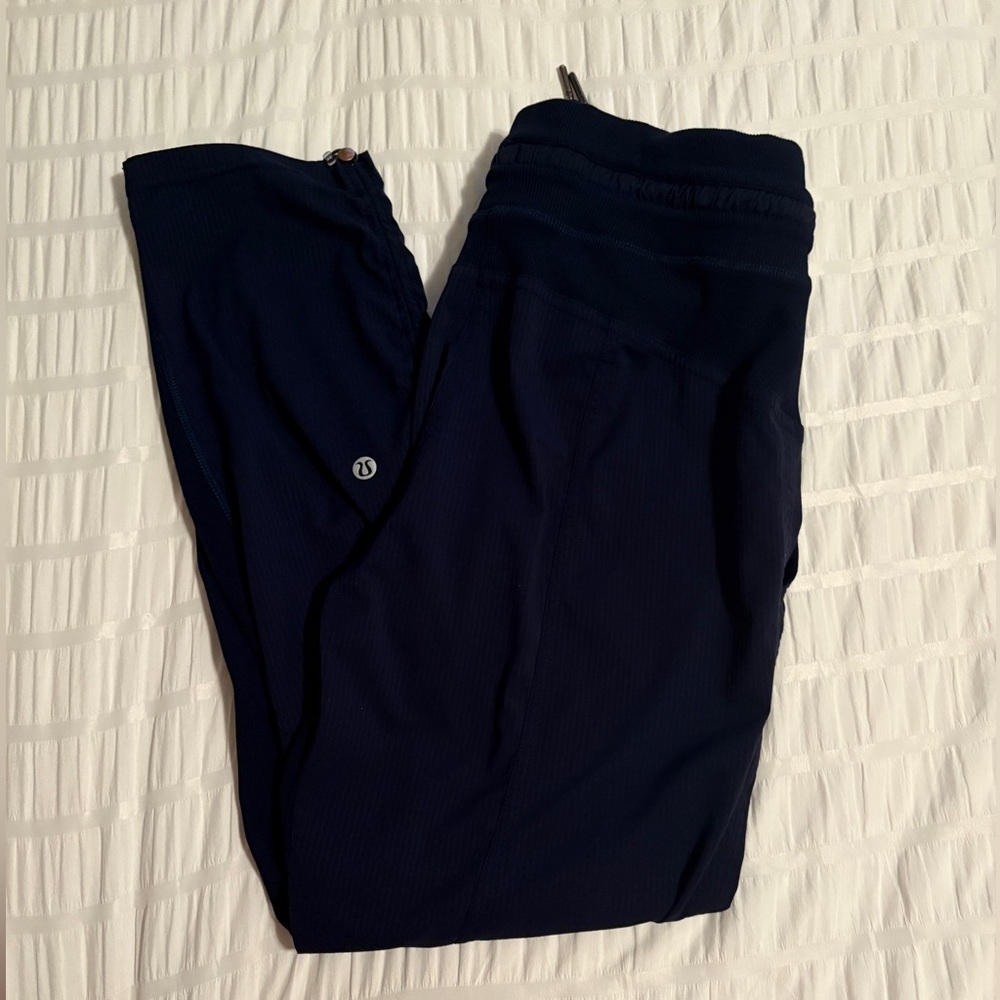 Lululemon Dance Studio Mid-Rise Cropped Pant in True Navy